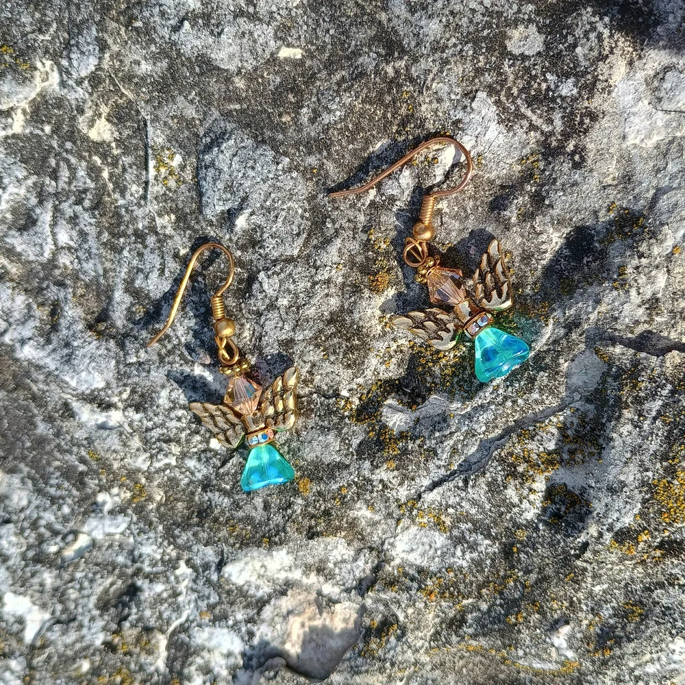 ADORABLE *cute* handmade angel core earrings w teal crystal accent, Christian